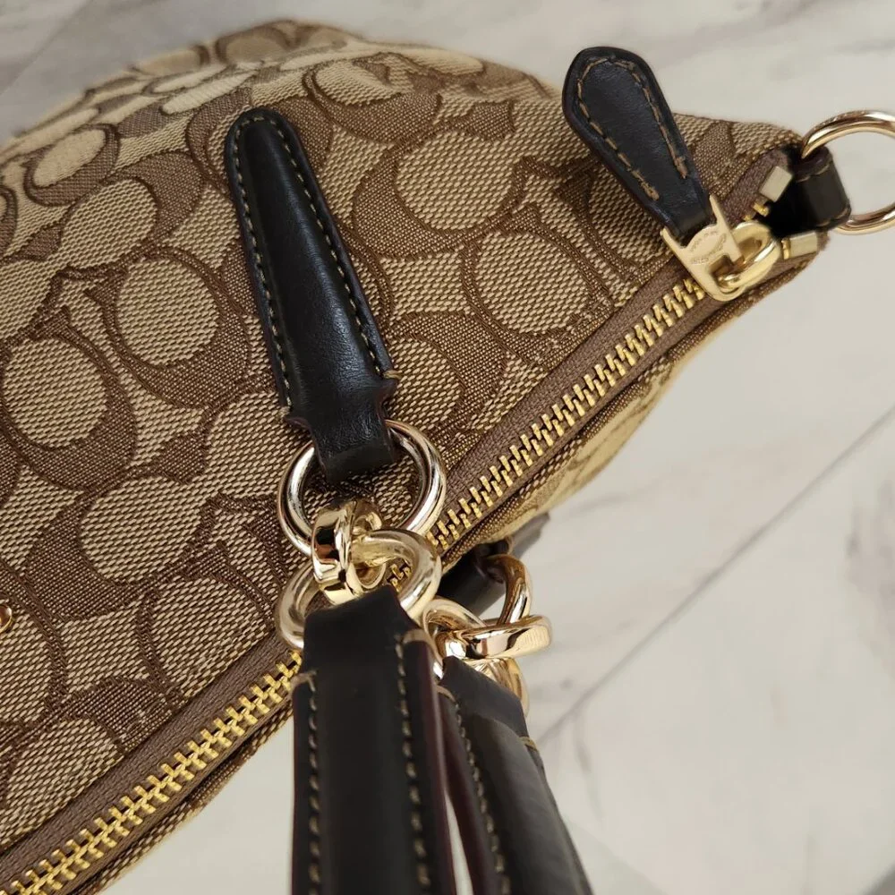 Like New Coach Kelsey Signature Khaki Shoulder Bag Purse - Picture 14 of 15